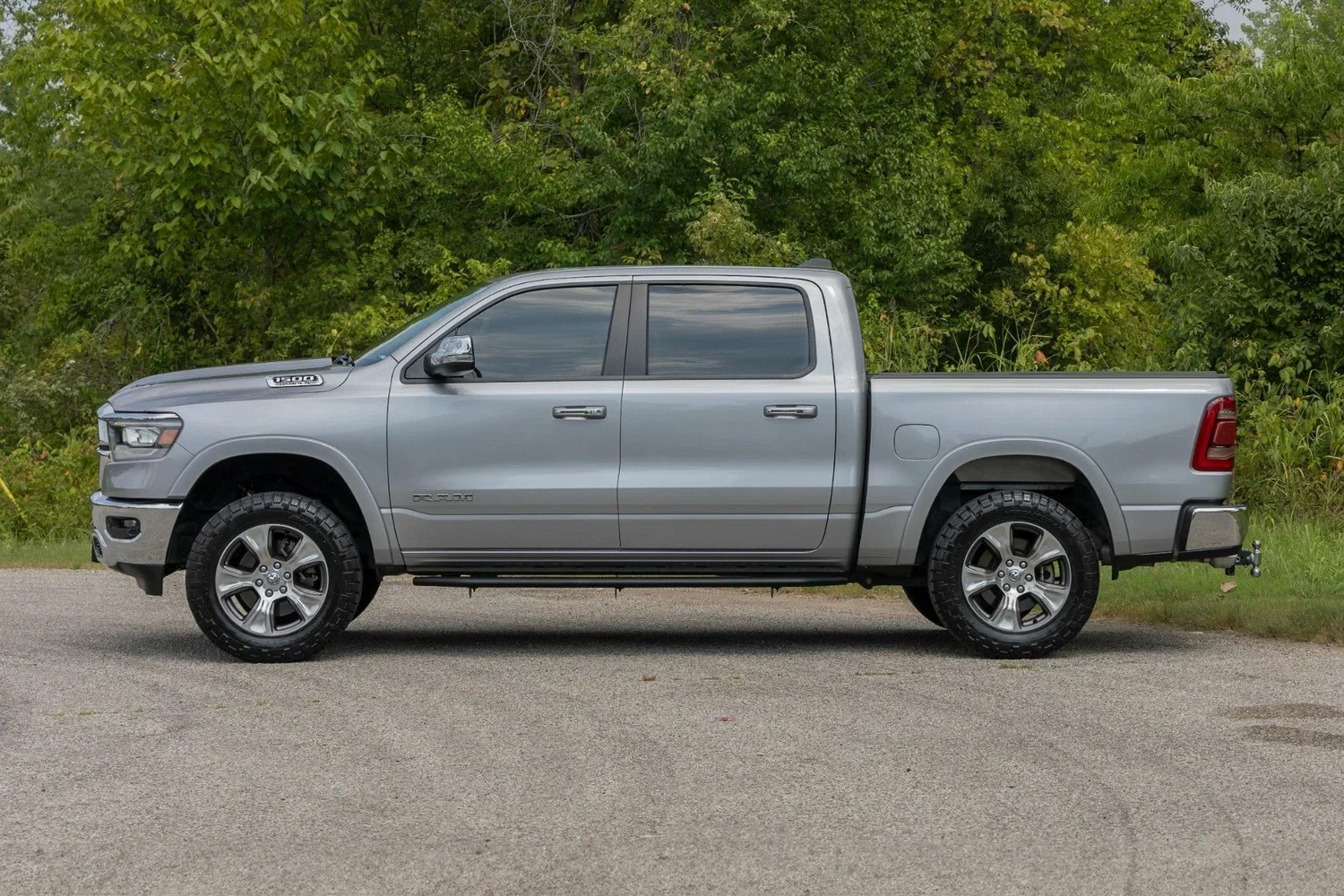 Fits Ram 1500(19-25) OV2 Running Boards Side Step Bars Crew Cab 14008